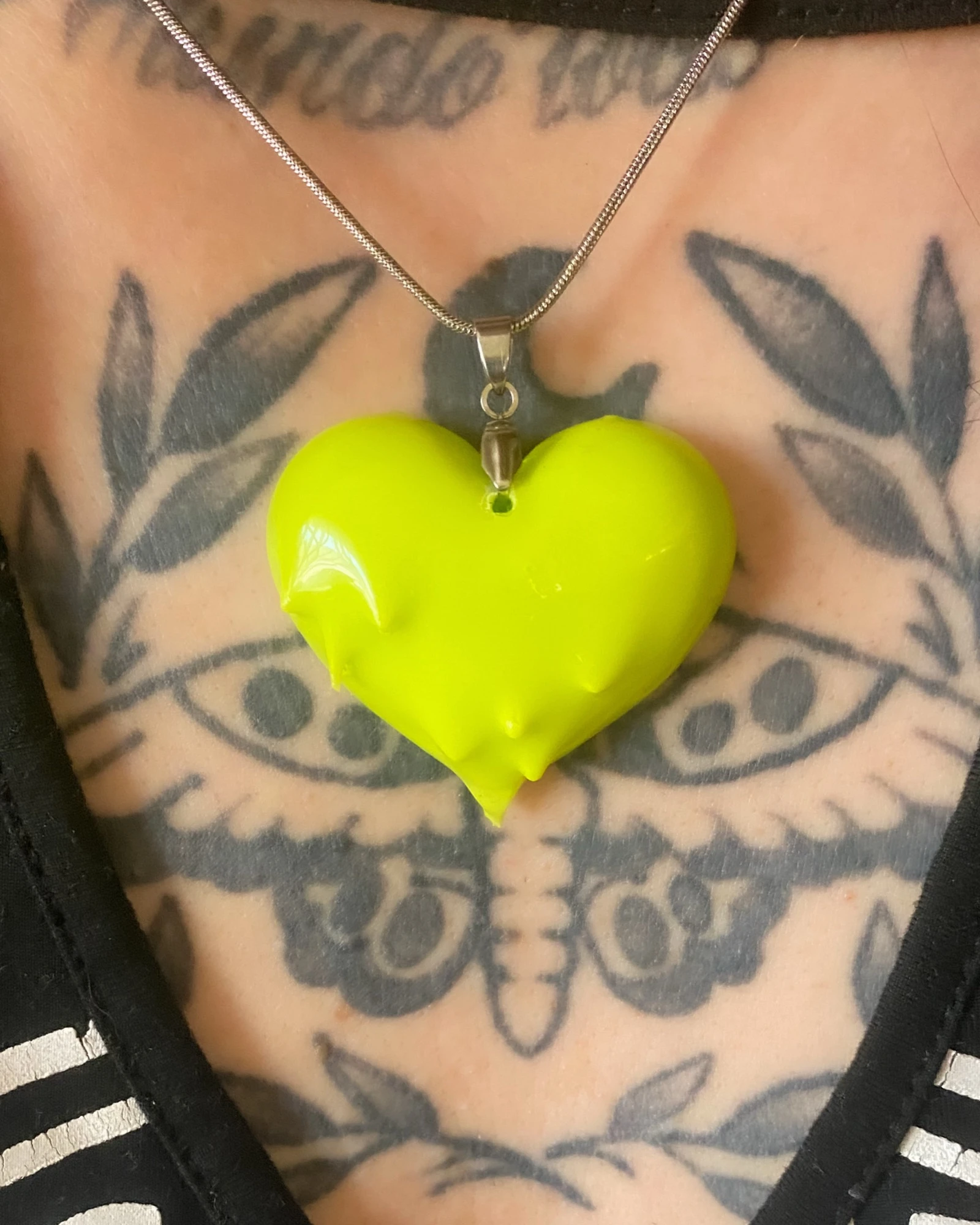 Pingente Coração Verde Neon 3D - Estilo Y2K / Alternativo - Corrente em Aço Inoxidável